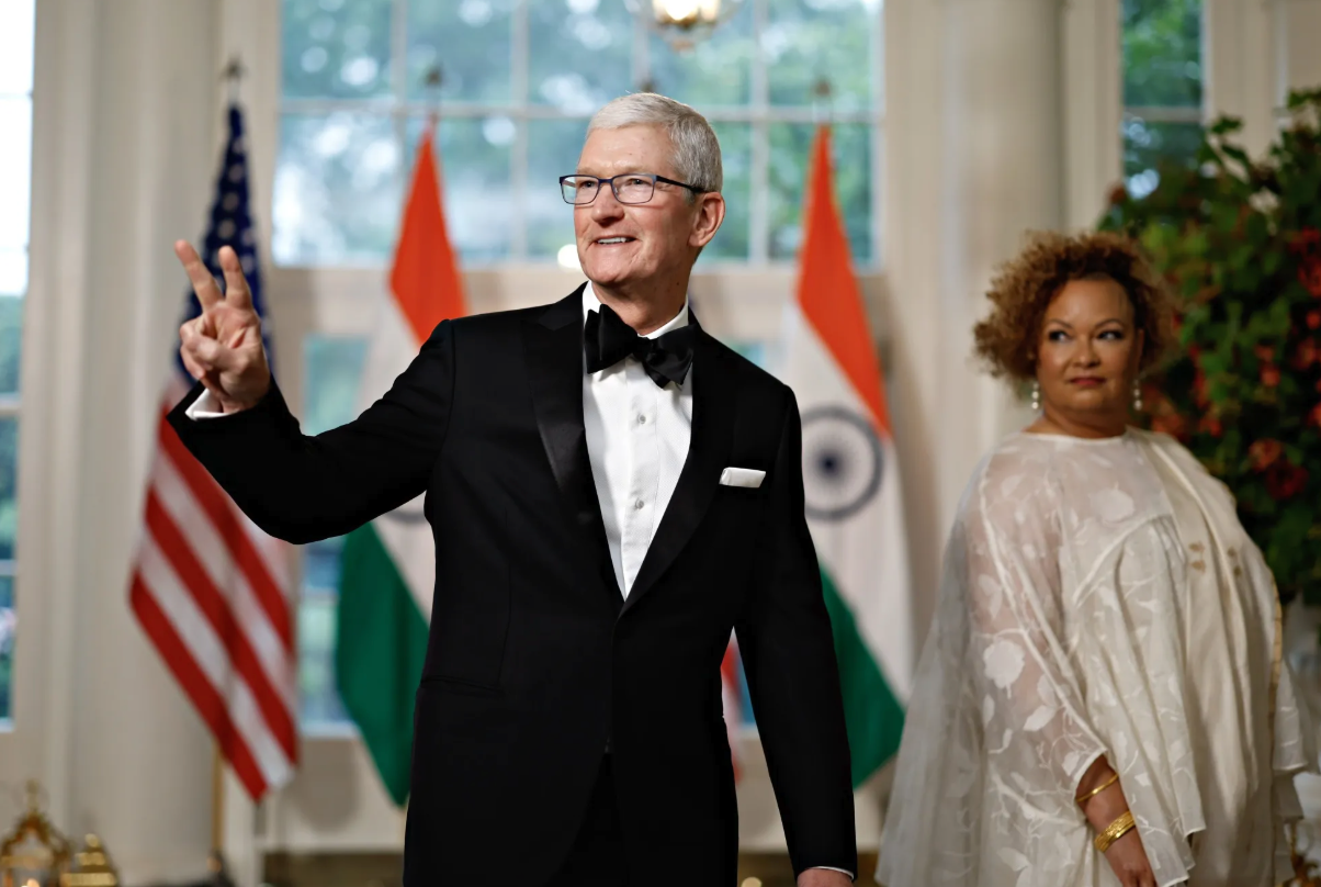 苹果高层变动:Meta首席法务官出任总法律顾问 政府事务主管退休