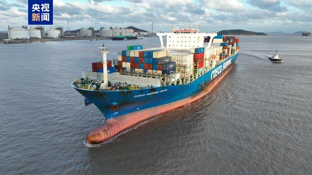 “抢”鲜上市!2.1万吨进口水果随首条“樱桃快航”班轮抵沪